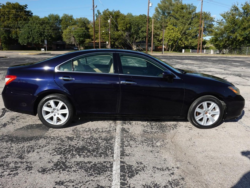 Lexus ES 350 Vehicle Full-screen Gallery Image 08