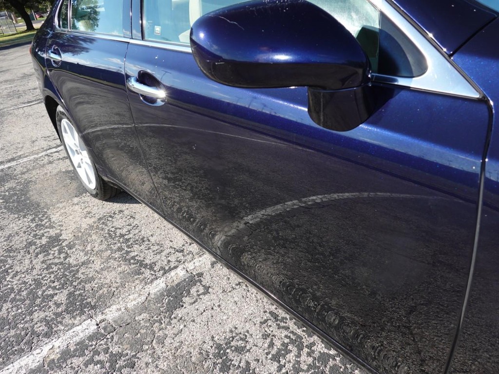 Lexus ES 350 Vehicle Full-screen Gallery Image 11