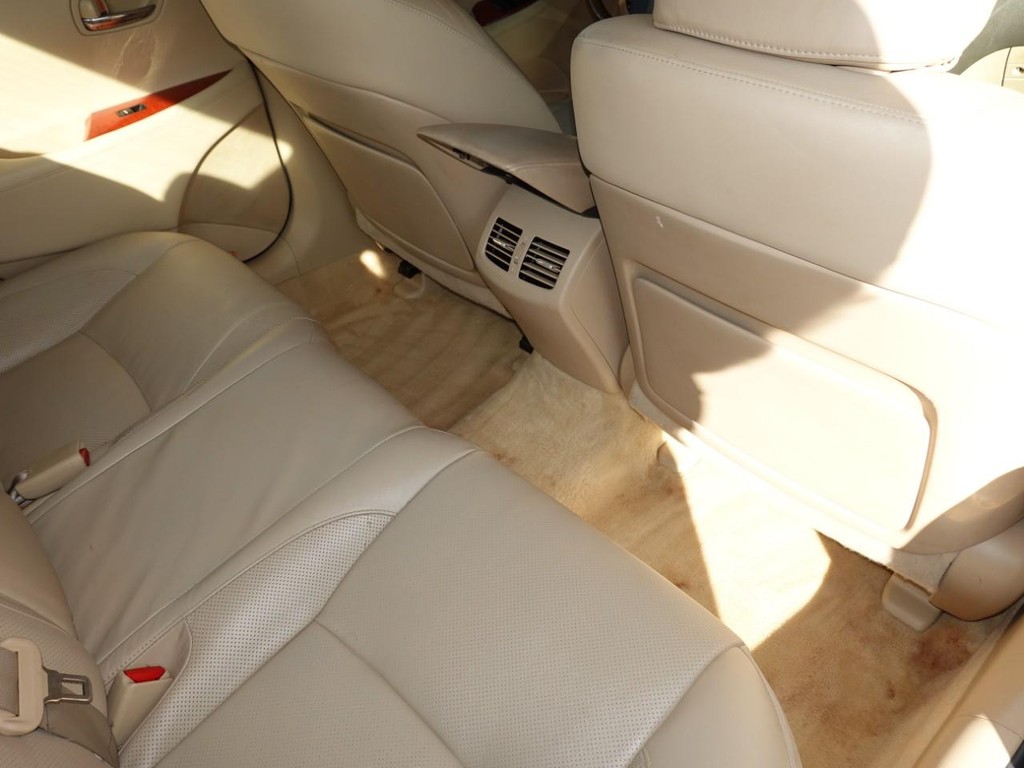 Lexus ES 350 Vehicle Full-screen Gallery Image 24