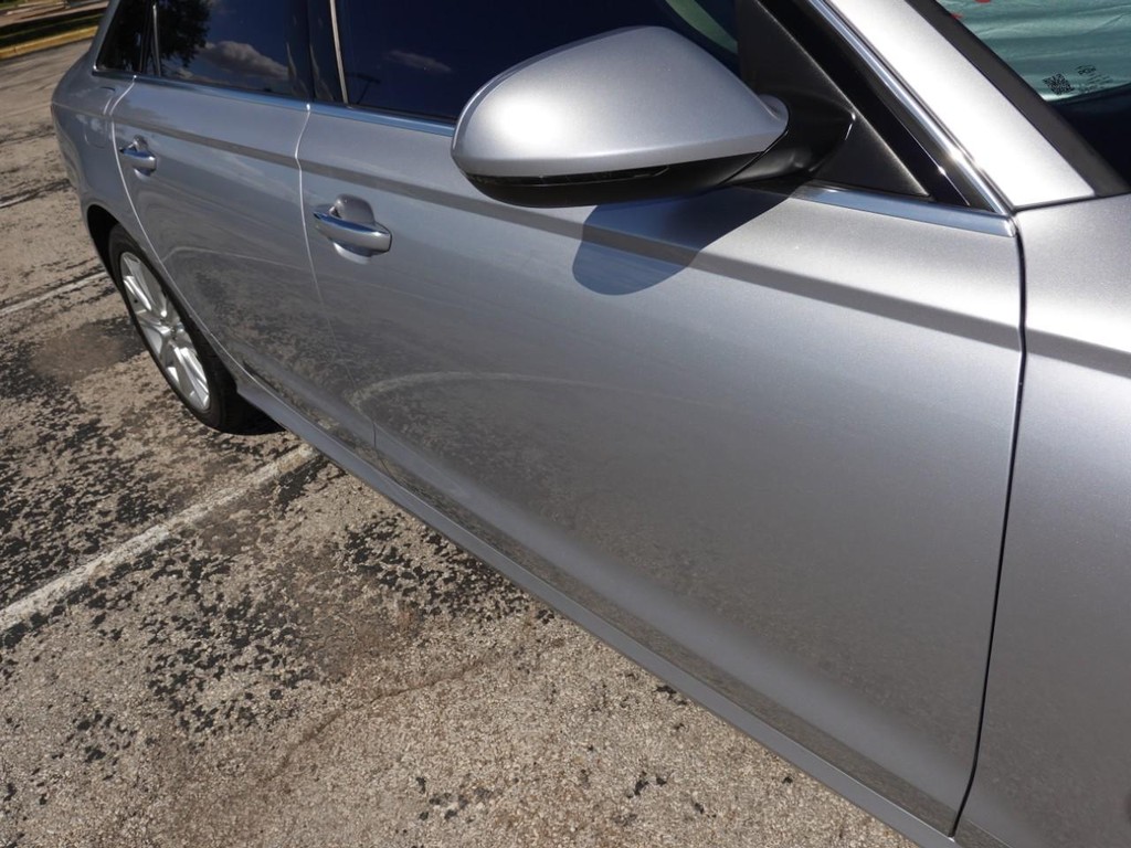 Audi A6 Vehicle Full-screen Gallery Image 11