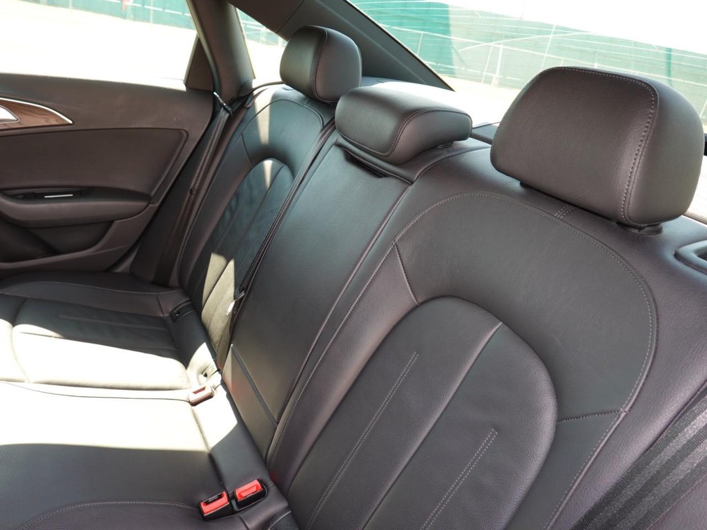 Audi A6 Vehicle Full-screen Gallery Image 20
