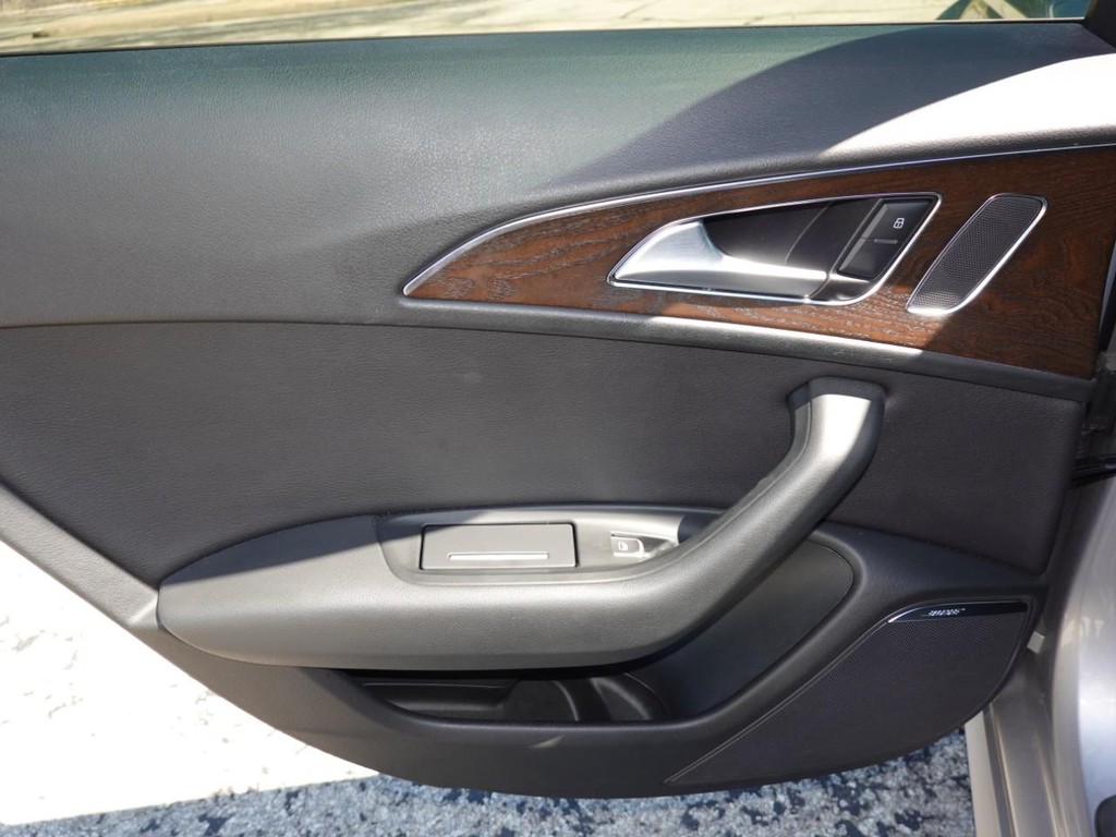 Audi A6 Vehicle Full-screen Gallery Image 21