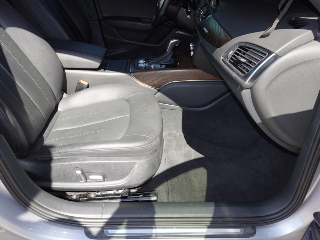 Audi A6 Vehicle Full-screen Gallery Image 23