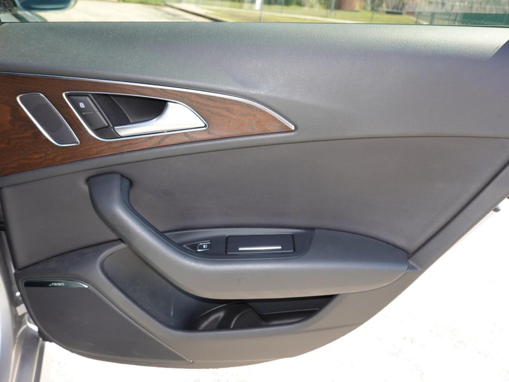 Audi A6 Vehicle Full-screen Gallery Image 26
