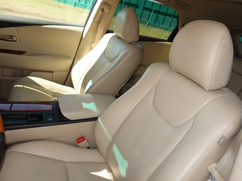 Lexus RX 350 Vehicle Full-screen Gallery Image 15