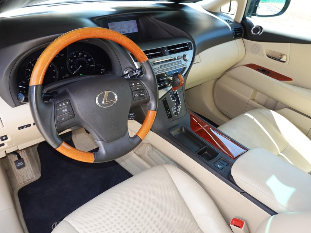 Lexus RX 350 Vehicle Full-screen Gallery Image 17