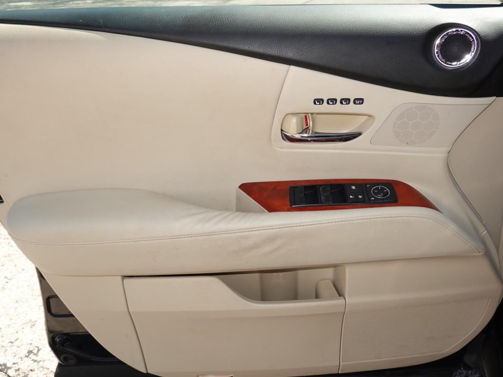 Lexus RX 350 Vehicle Full-screen Gallery Image 18