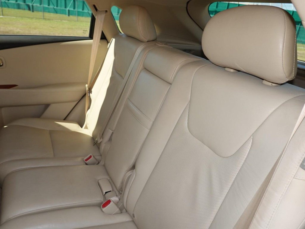 Lexus RX 350 Vehicle Full-screen Gallery Image 19