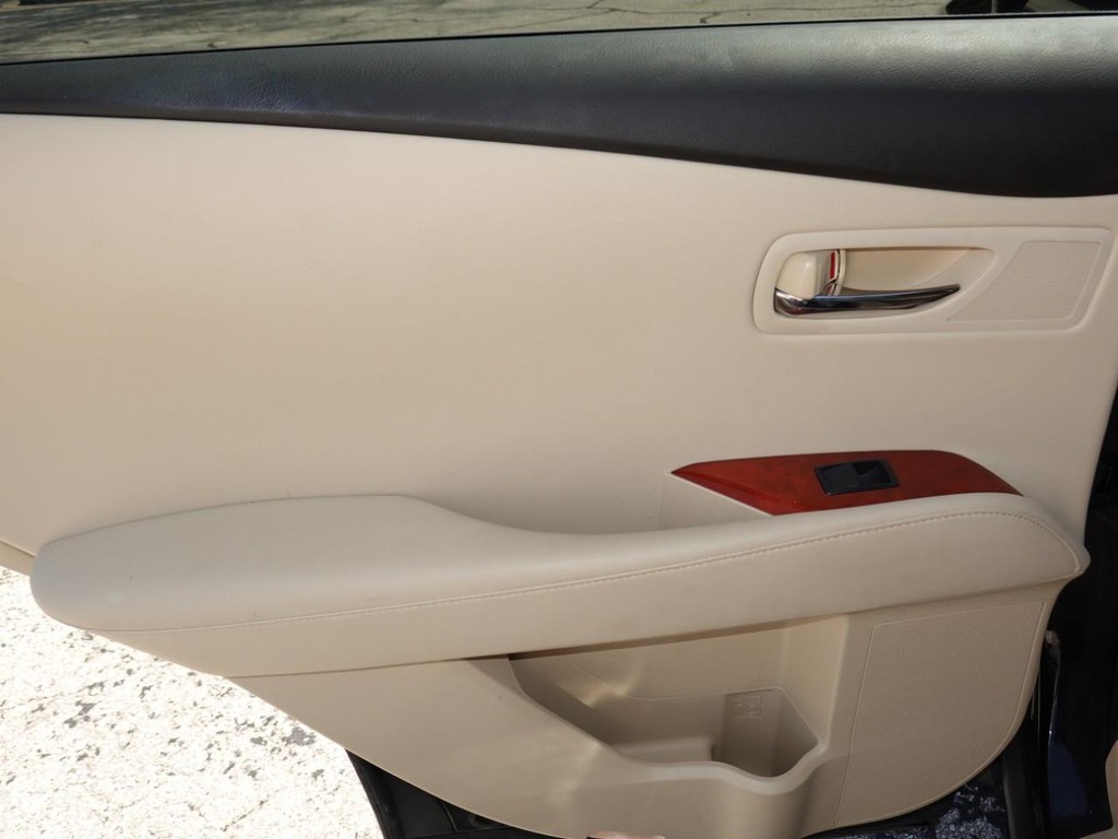 Lexus RX 350 Vehicle Full-screen Gallery Image 20