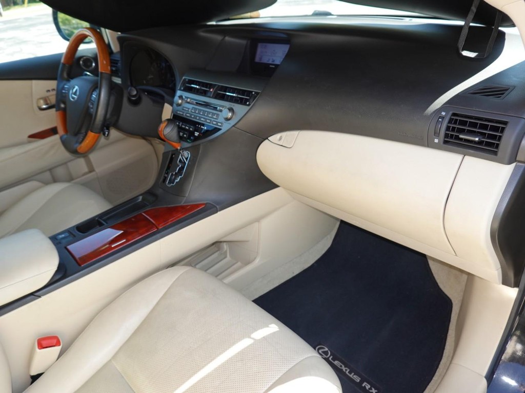 Lexus RX 350 Vehicle Full-screen Gallery Image 21