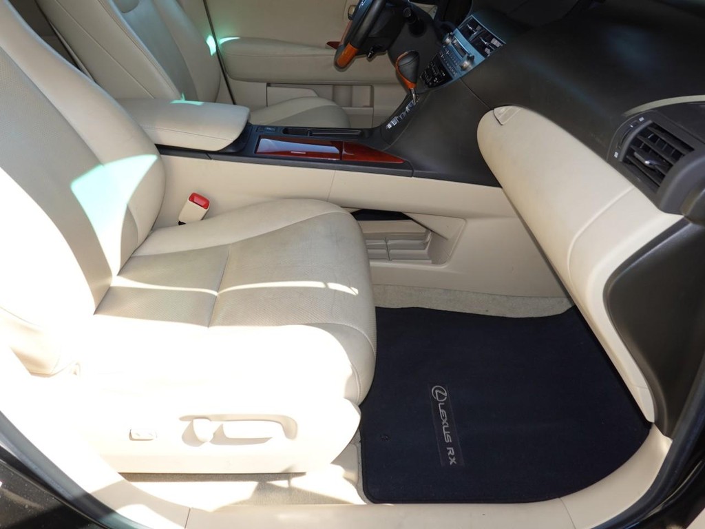 Lexus RX 350 Vehicle Full-screen Gallery Image 22