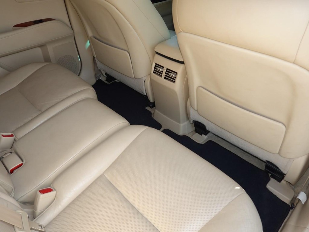 Lexus RX 350 Vehicle Full-screen Gallery Image 24