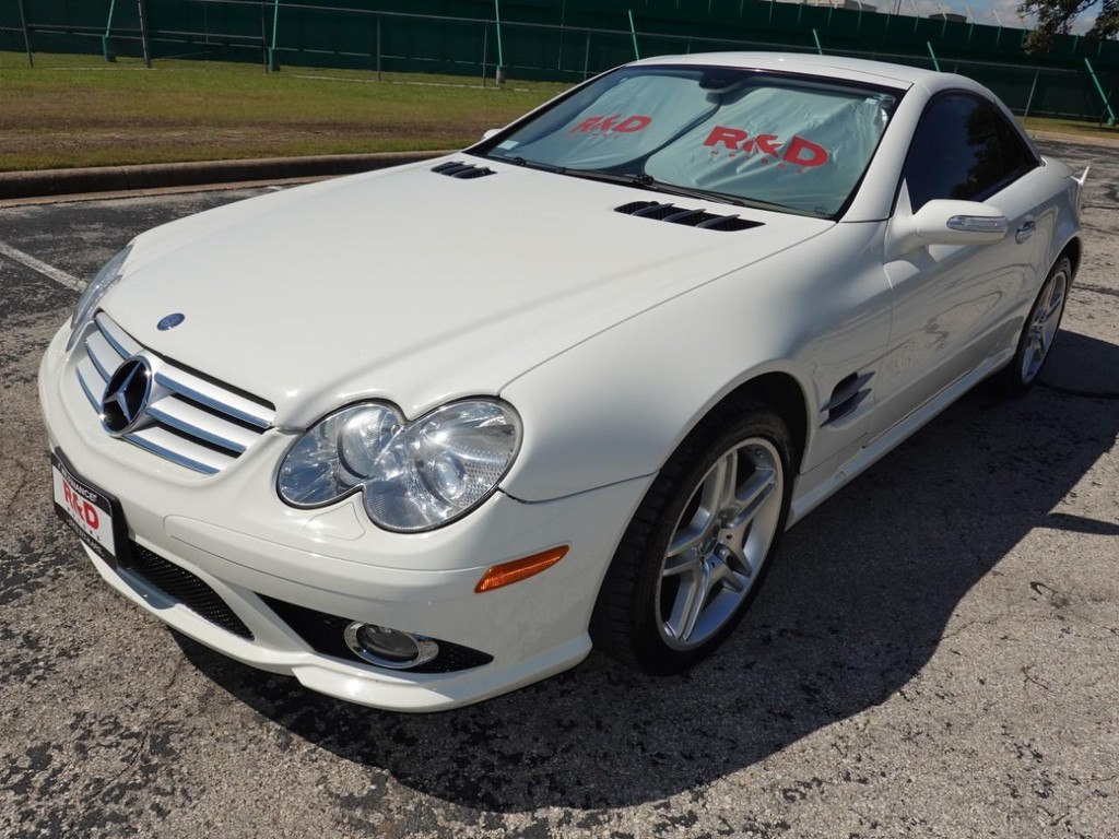Mercedes-Benz SL-Class Vehicle Full-screen Gallery Image 03