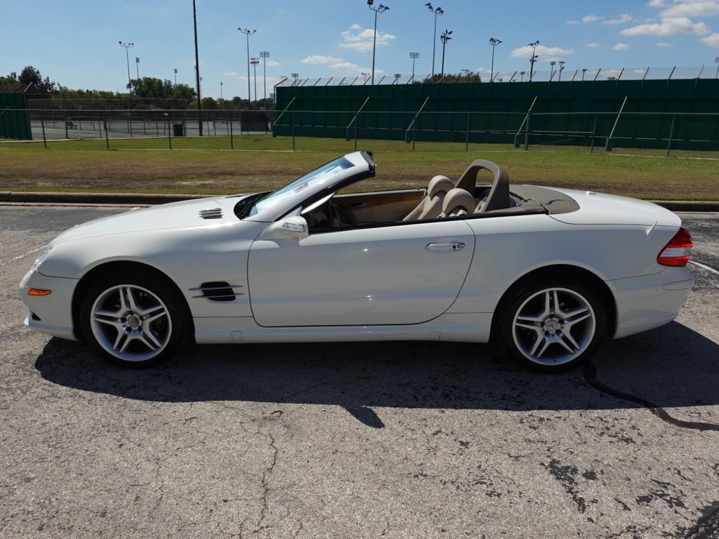 Mercedes-Benz SL-Class Vehicle Full-screen Gallery Image 04