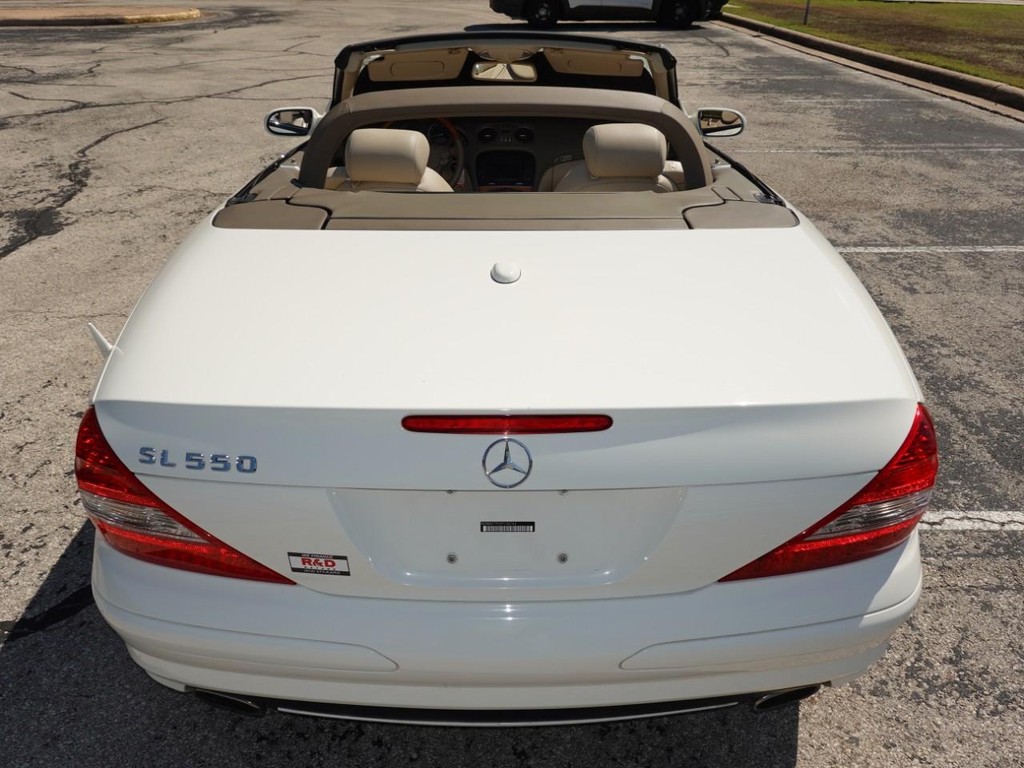 Mercedes-Benz SL-Class Vehicle Full-screen Gallery Image 06