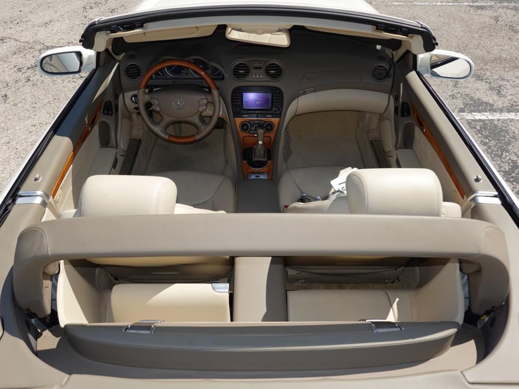 Mercedes-Benz SL-Class Vehicle Full-screen Gallery Image 07