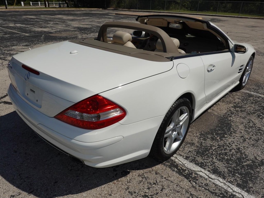 Mercedes-Benz SL-Class Vehicle Full-screen Gallery Image 08