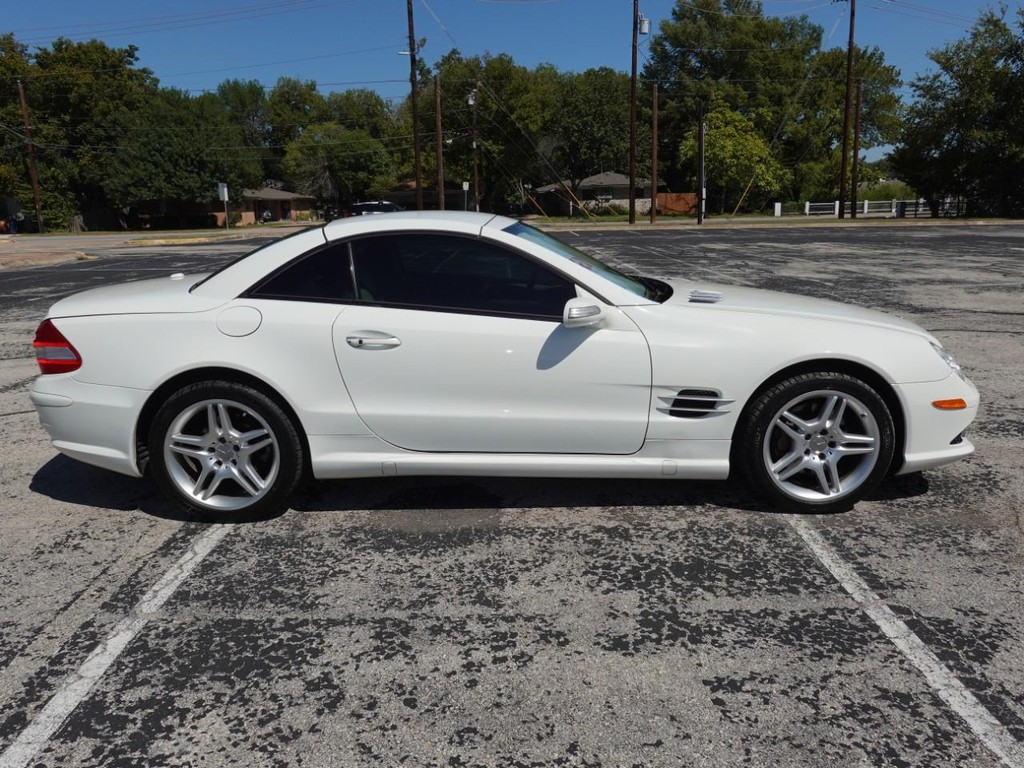 Mercedes-Benz SL-Class Vehicle Full-screen Gallery Image 09