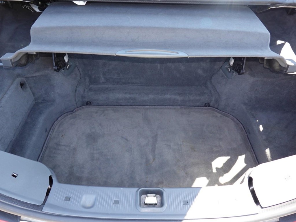 Mercedes-Benz SL-Class Vehicle Full-screen Gallery Image 23
