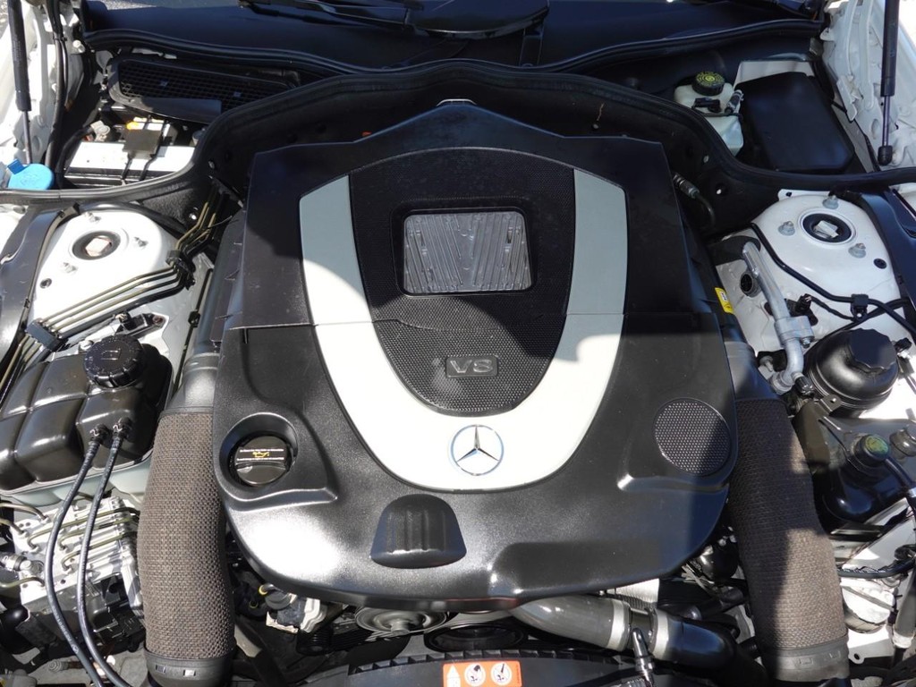 Mercedes-Benz SL-Class Vehicle Full-screen Gallery Image 24