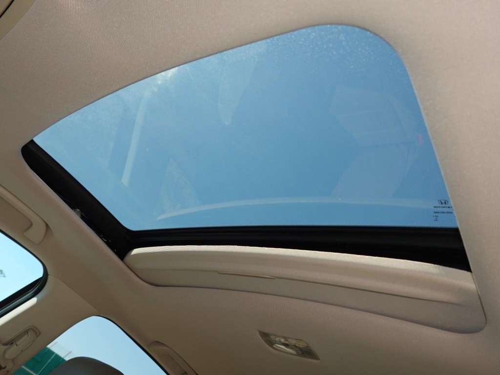 Honda CR-V Vehicle Full-screen Gallery Image 17