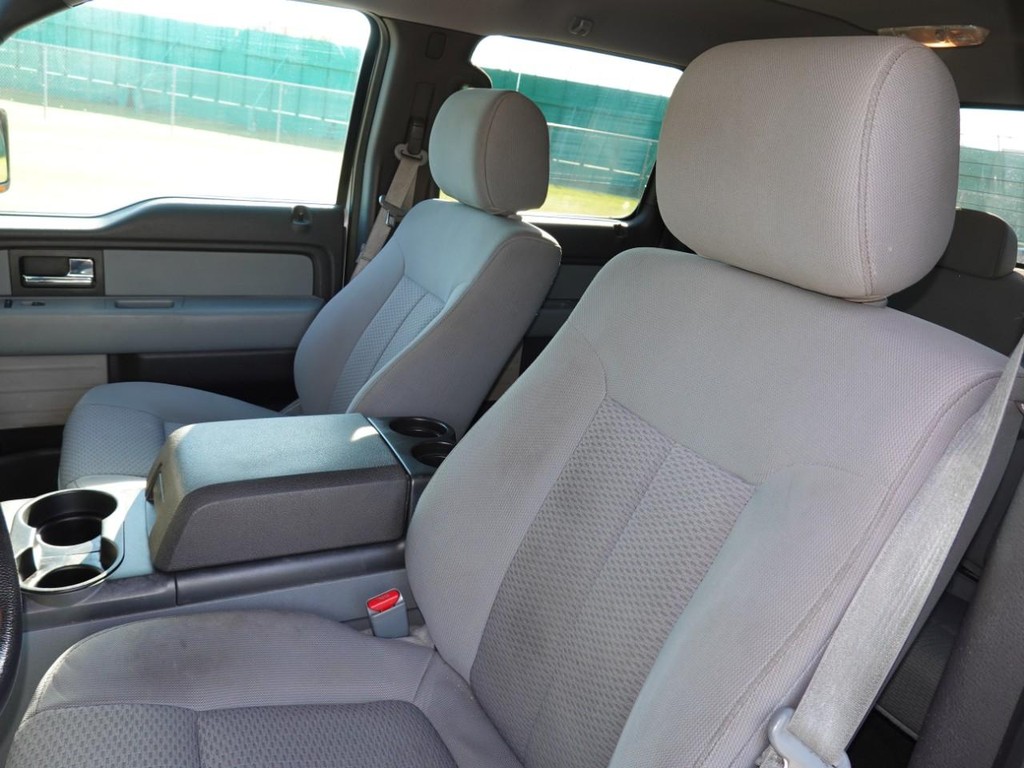 Ford F-150 Vehicle Full-screen Gallery Image 17