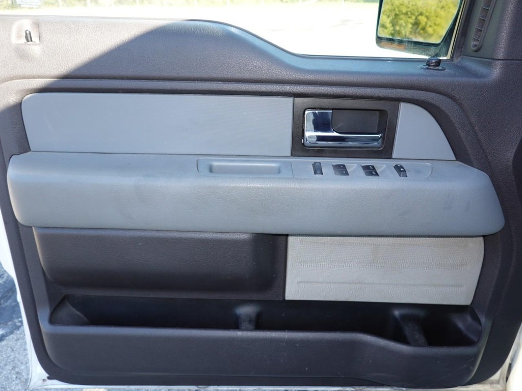 Ford F-150 Vehicle Full-screen Gallery Image 19