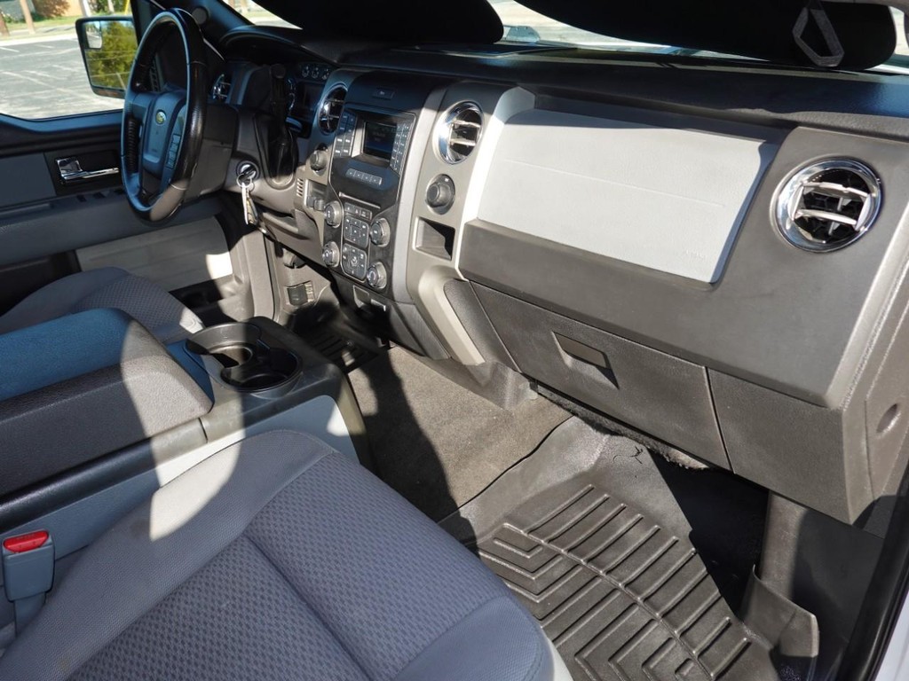 Ford F-150 Vehicle Full-screen Gallery Image 22