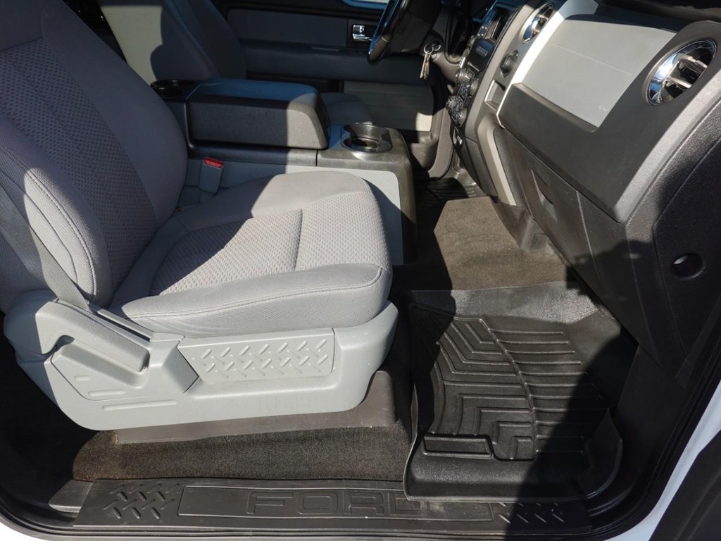 Ford F-150 Vehicle Full-screen Gallery Image 23