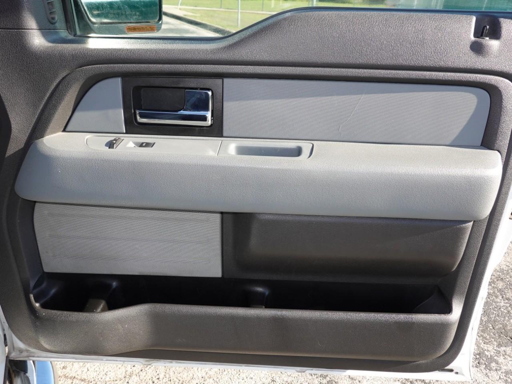 Ford F-150 Vehicle Full-screen Gallery Image 24