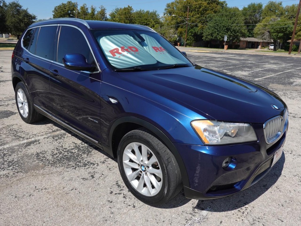 BMW X3 Vehicle Full-screen Gallery Image 01