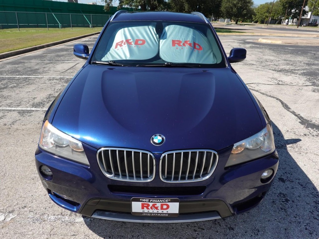 BMW X3 Vehicle Full-screen Gallery Image 02
