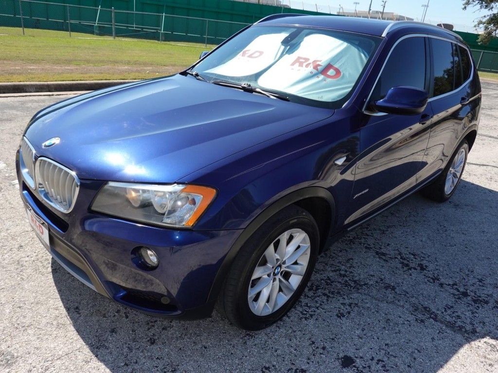 BMW X3 Vehicle Full-screen Gallery Image 03