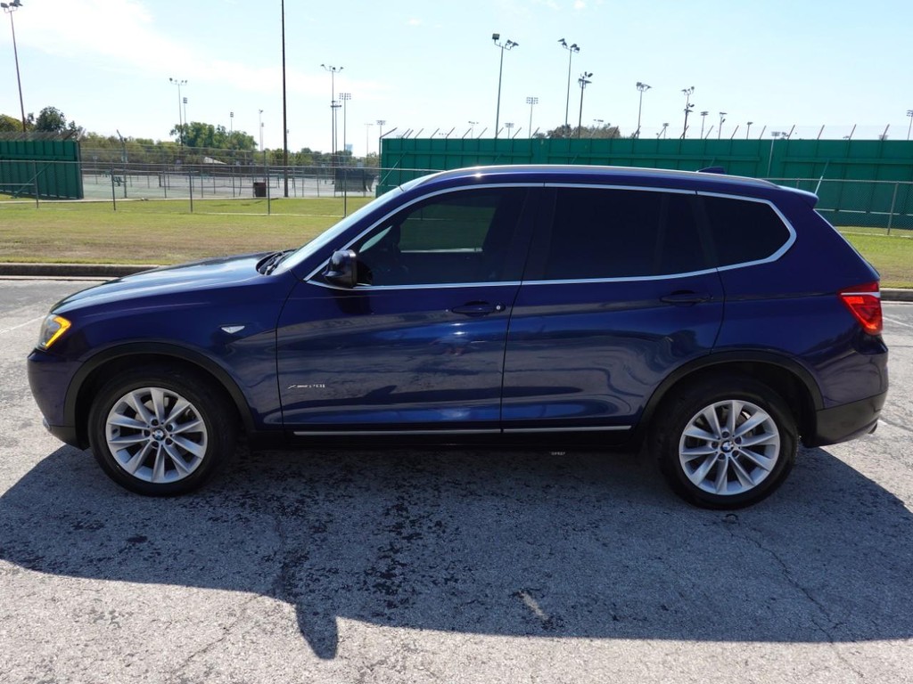 BMW X3 Vehicle Full-screen Gallery Image 04