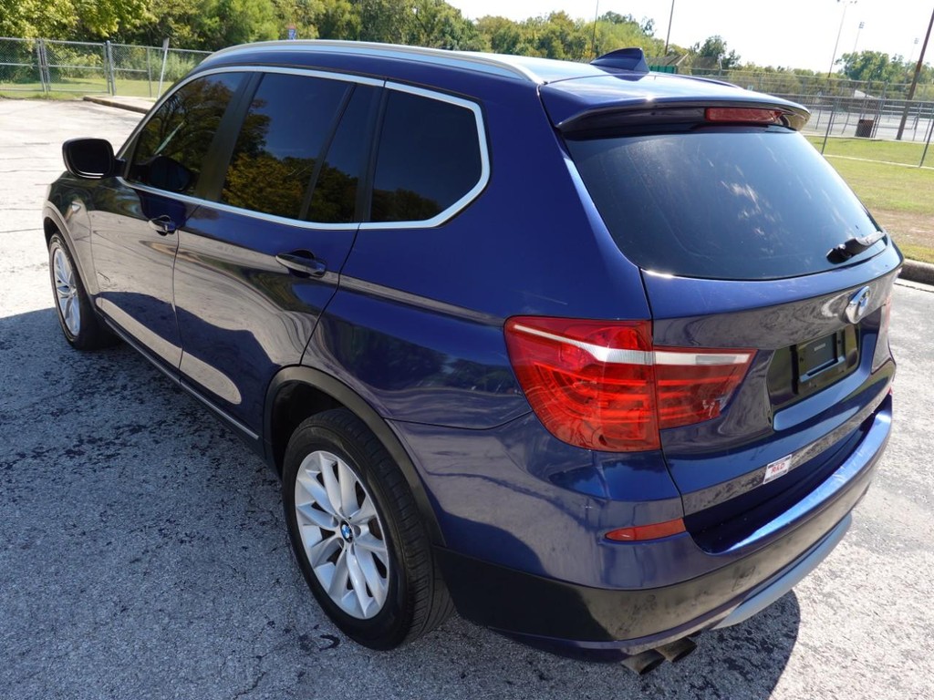 BMW X3 Vehicle Full-screen Gallery Image 05