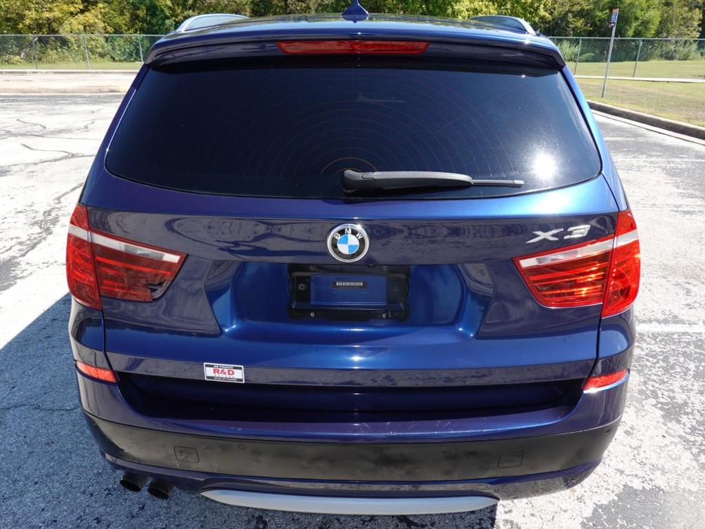BMW X3 Vehicle Full-screen Gallery Image 06