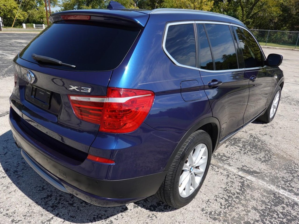 BMW X3 Vehicle Full-screen Gallery Image 07