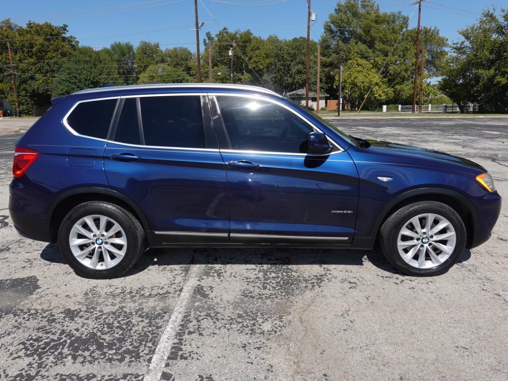 BMW X3 Vehicle Full-screen Gallery Image 08