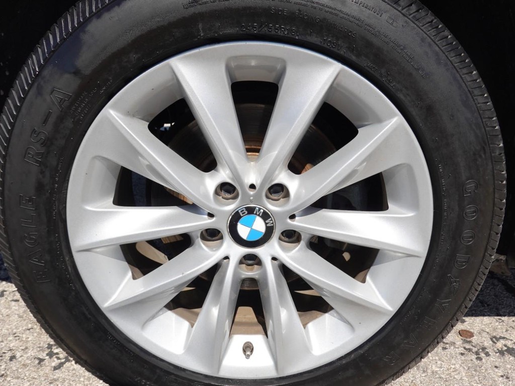 BMW X3 Vehicle Full-screen Gallery Image 09