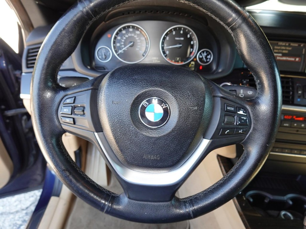BMW X3 Vehicle Full-screen Gallery Image 13