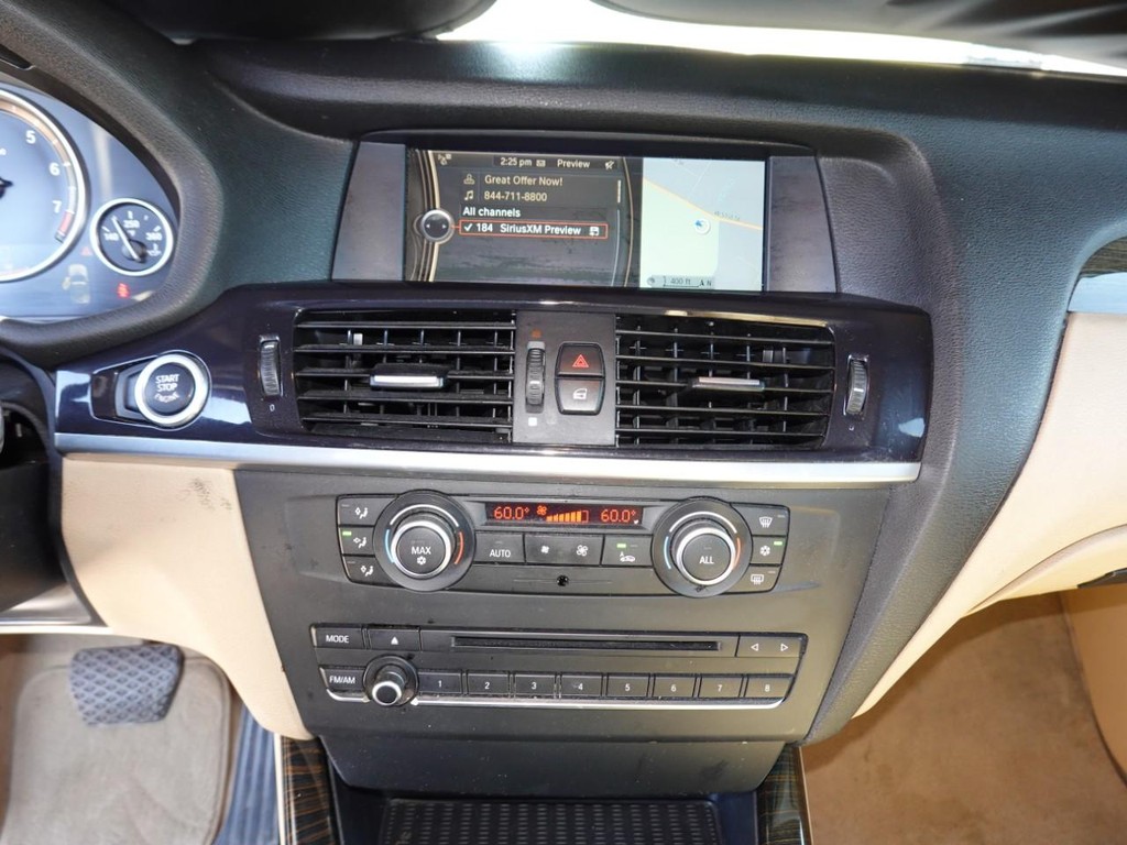 BMW X3 Vehicle Full-screen Gallery Image 14