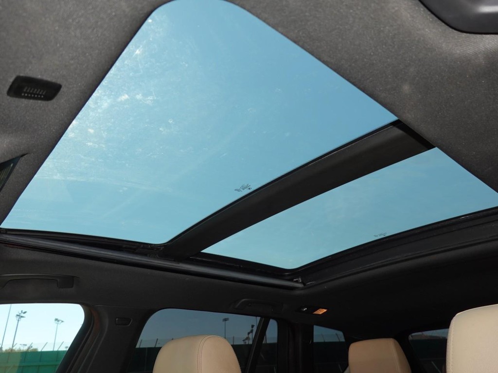 BMW X3 Vehicle Full-screen Gallery Image 17