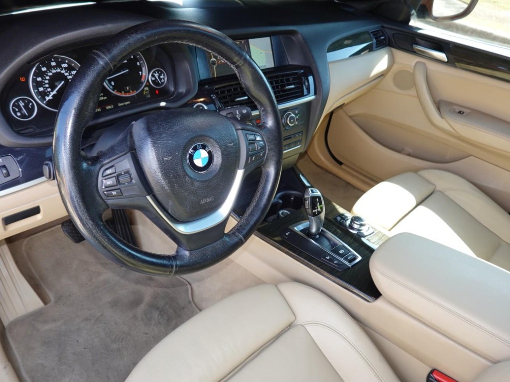 BMW X3 Vehicle Full-screen Gallery Image 18