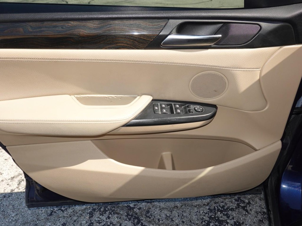BMW X3 Vehicle Full-screen Gallery Image 19
