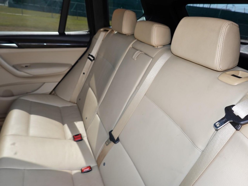 BMW X3 Vehicle Full-screen Gallery Image 20