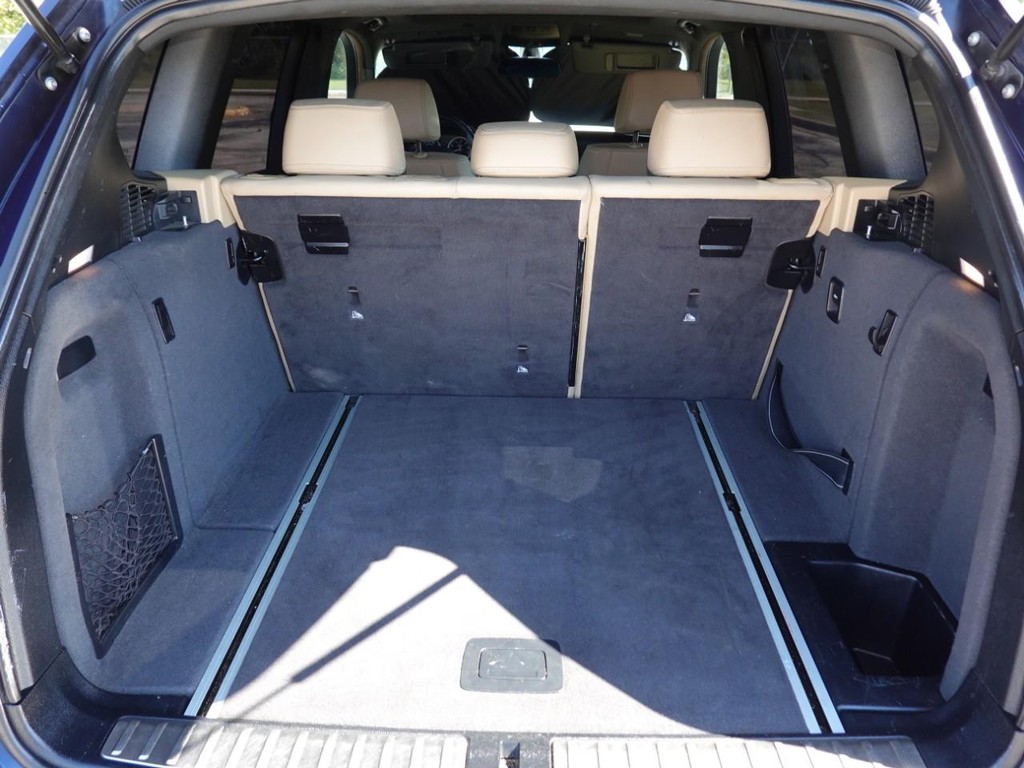 BMW X3 Vehicle Full-screen Gallery Image 27
