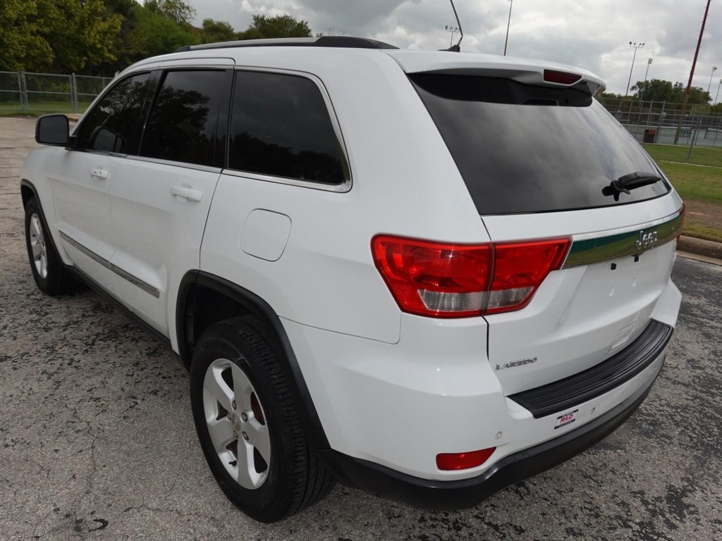 Jeep Grand Cherokee Vehicle Full-screen Gallery Image 05