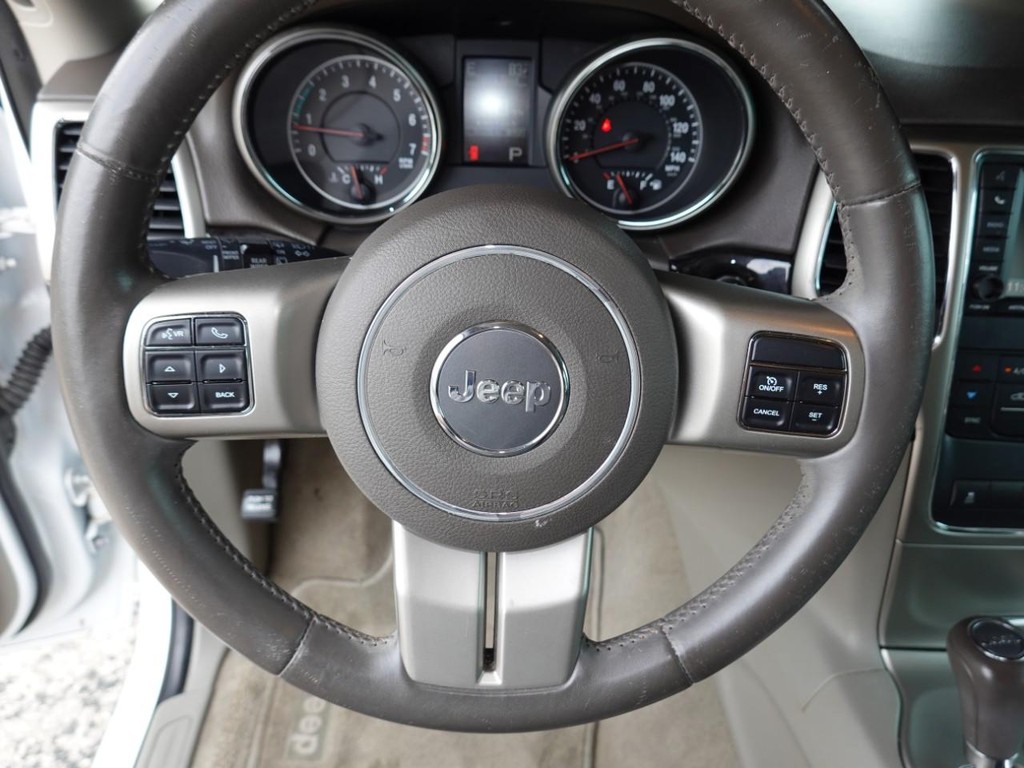 Jeep Grand Cherokee Vehicle Full-screen Gallery Image 13