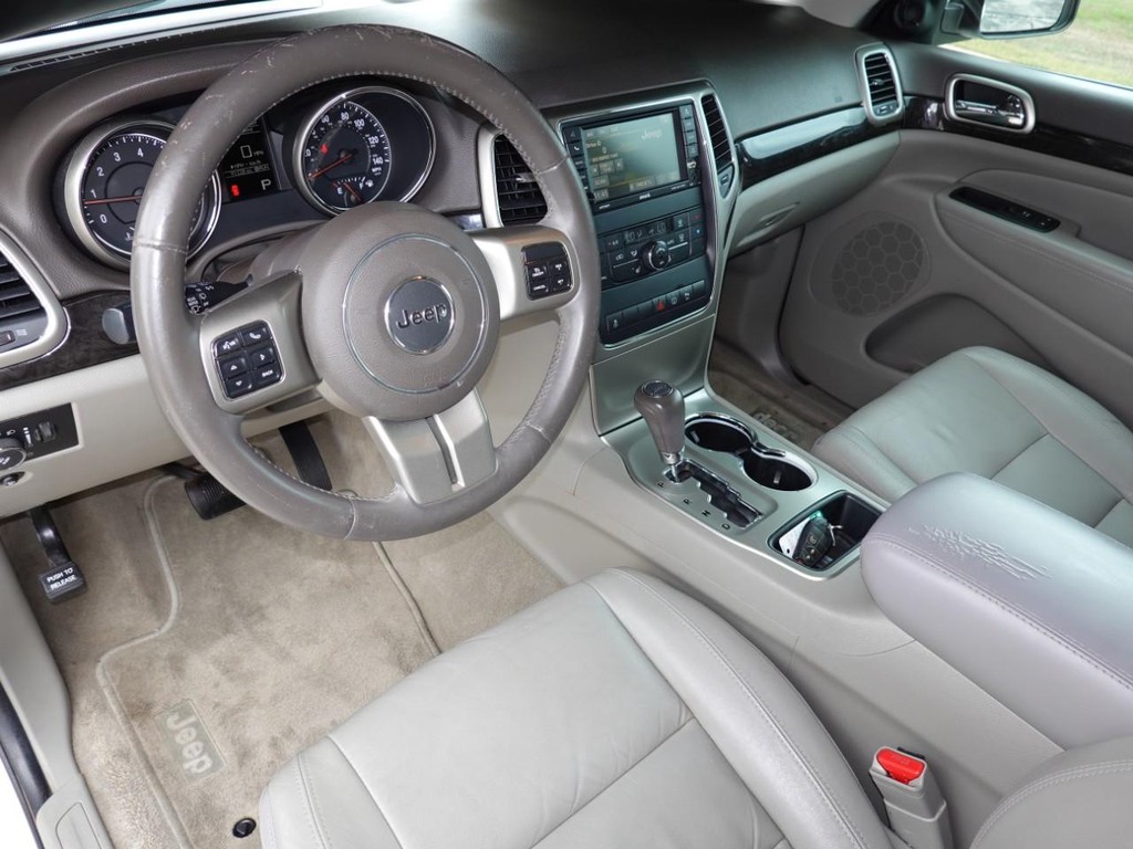 Jeep Grand Cherokee Vehicle Full-screen Gallery Image 17
