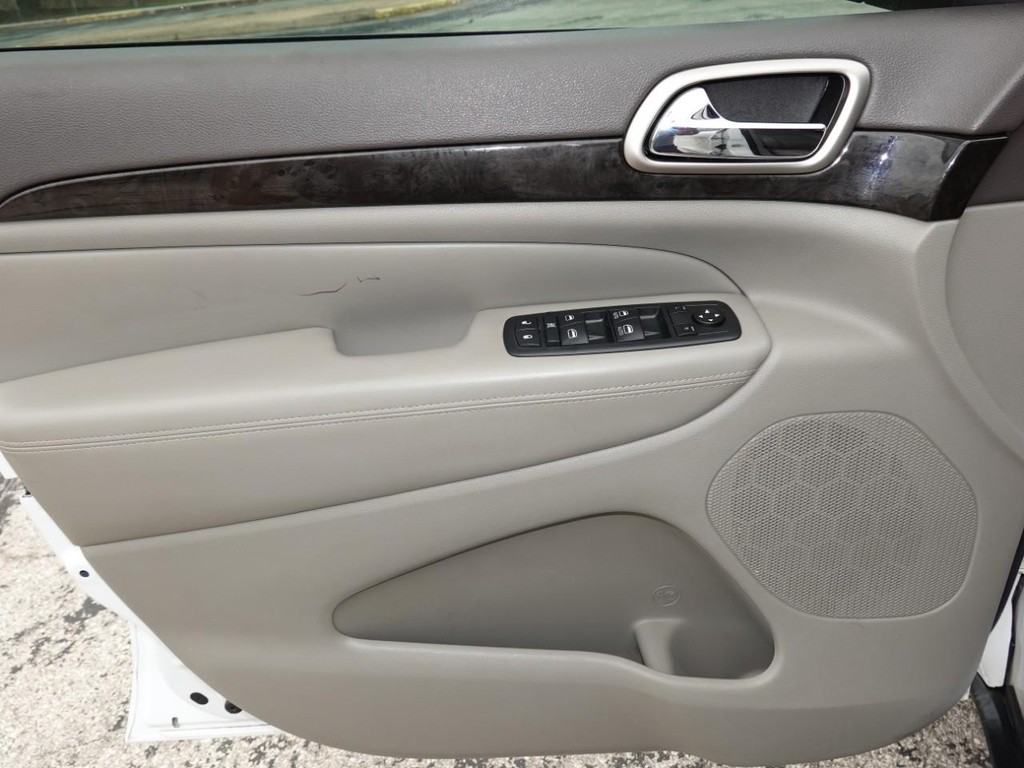 Jeep Grand Cherokee Vehicle Full-screen Gallery Image 18